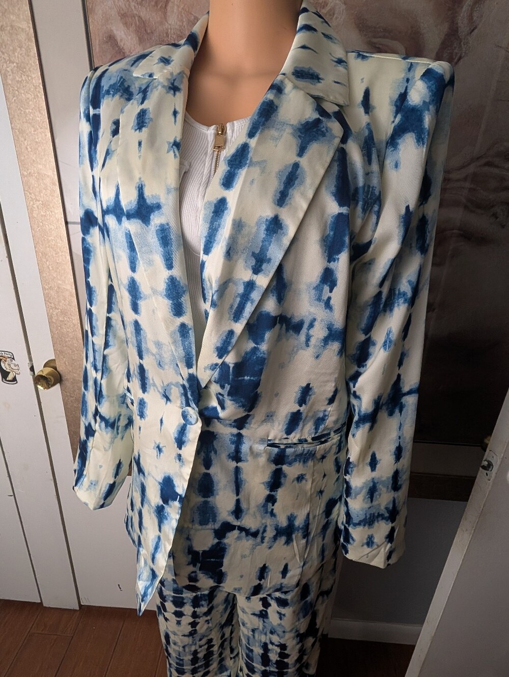 House of Harlow 1960 blue and white tie-dye satin blazer and pants set. Size M - Picture 2 of 10